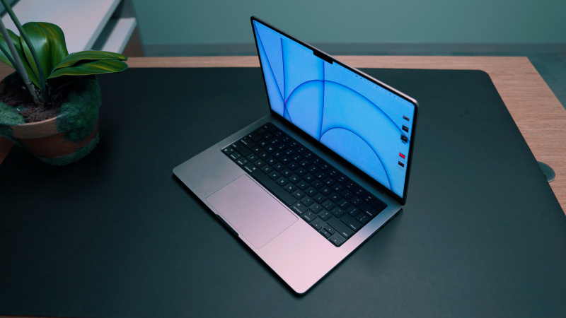 Najlepsze oferty piątku: M1 Pro MacBook Pros 399 USD taniej, paski Leather Link Apple Watch od 60 USD i więcej