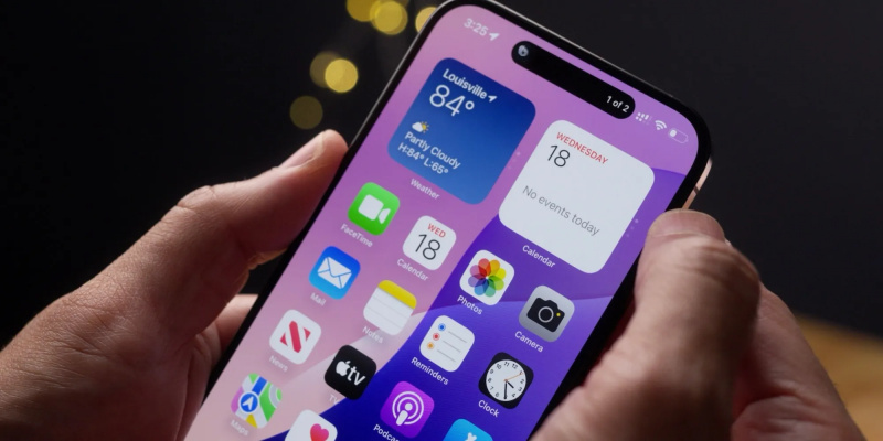 iPhone cu iOS 18