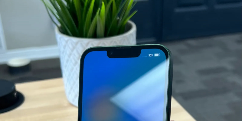 iPhone SOS i co to znaczy, gdy znikają informacje o operatorze